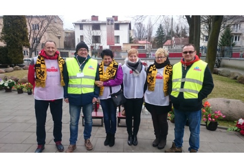 Warta przy grobie ks. Popiełuszki 