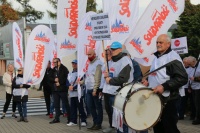 Pikieta w Oławie - Zarząd Essity Operations Poland Sp. z o.o odgradza się murem od dialogu społecznego